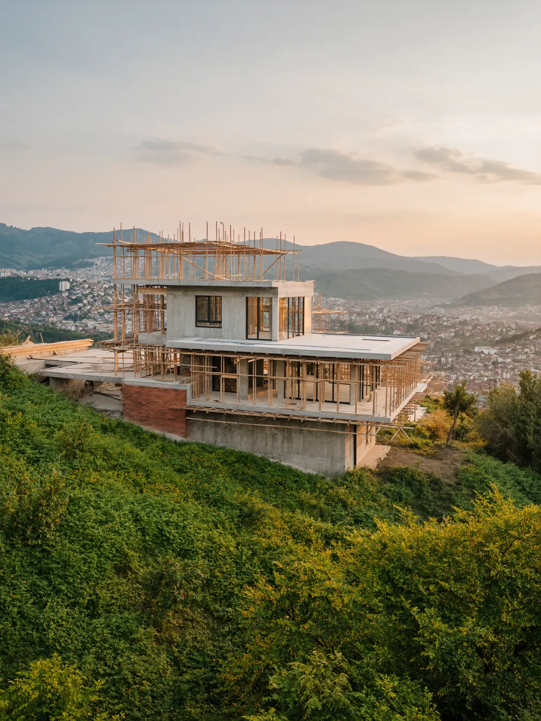 Kuća u izgradnji na brdu iznad Sarajeva